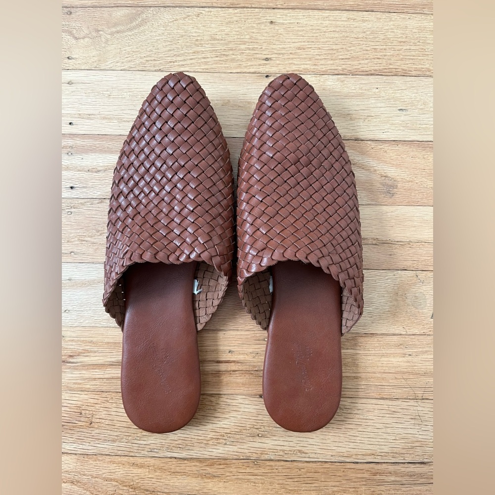 Universal Thread woven mules